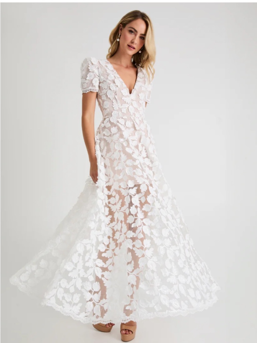 Floral Appliqué V-Neck Wedding Dress in White